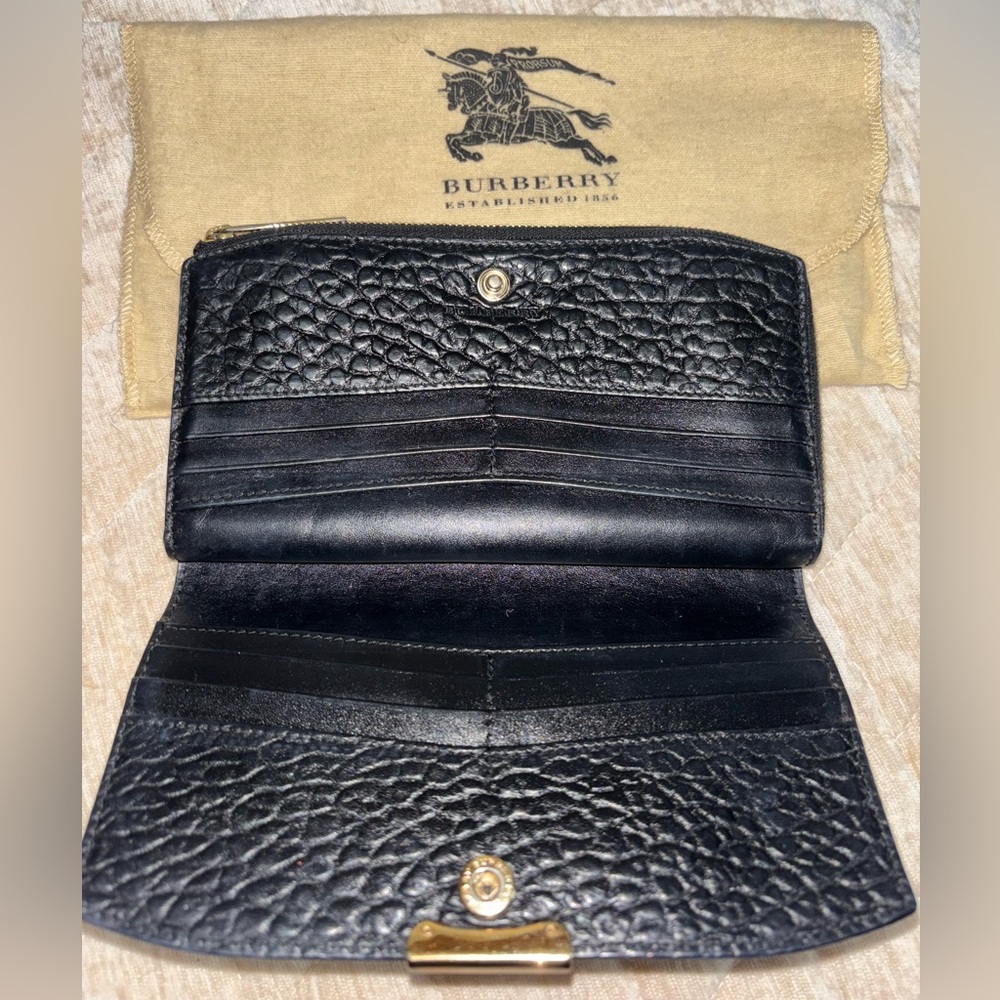 Stunning Burberry, black pebbled leather wallet, w/dustbag. - Picture 4 of 5